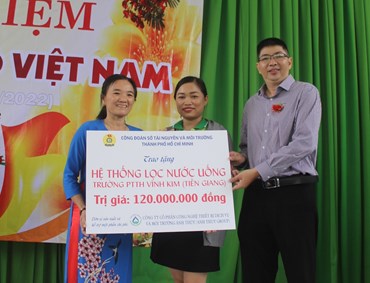 ANHTHUYGROUP - Lễ trao tặng máy lọc nước R.O tại Trường THPT Vĩnh Kim (Tiền Giang)