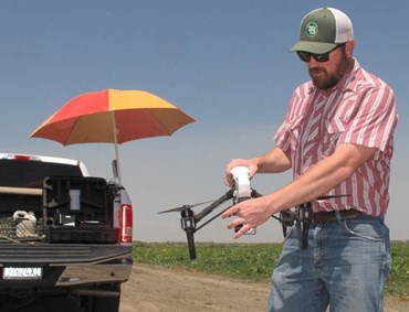 Robot giúp tiết kiệm từng giọt nước tưới trong mùa khô hạn