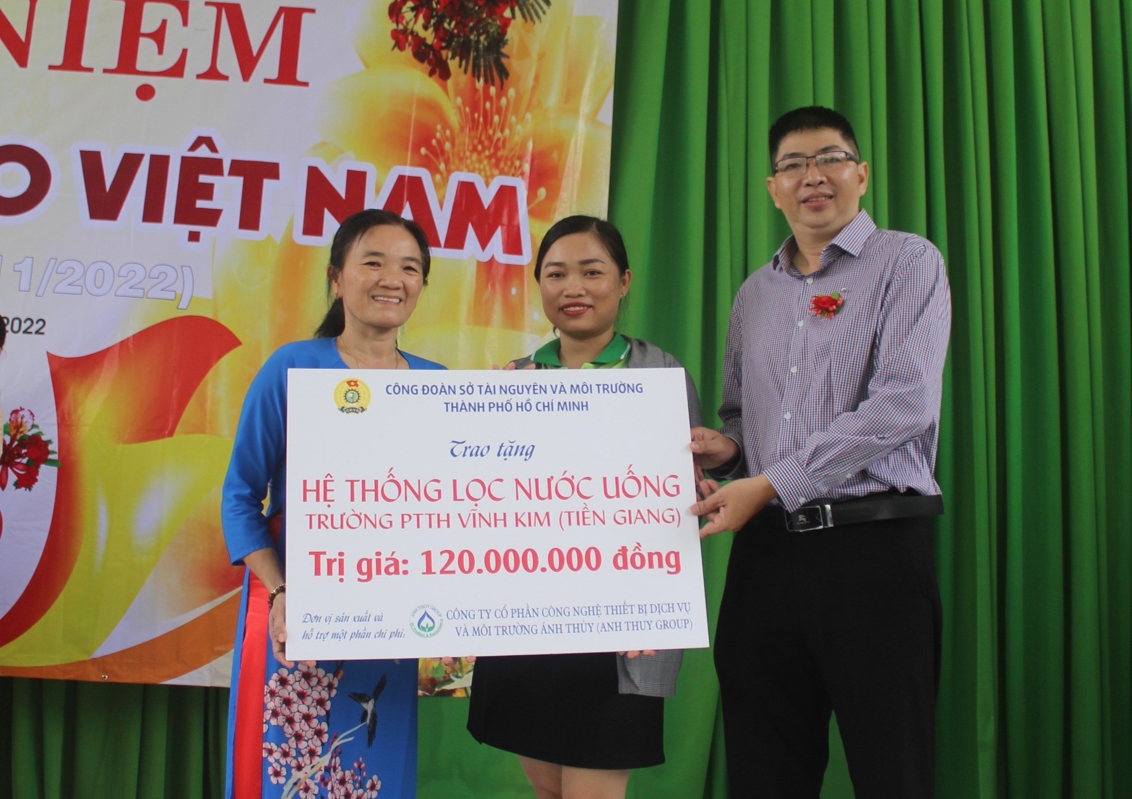 ANHTHUYGROUP - Lễ trao tặng máy lọc nước R.O tại Trường THPT Vĩnh Kim (Tiền Giang)