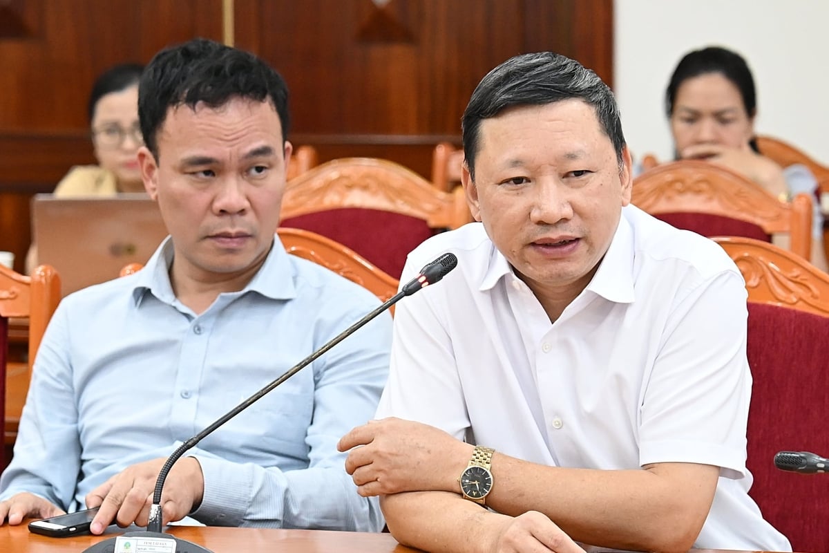 Ông Nguyễn Văn Bông (phải), Chi cục trưởng Chi cục Kiểm lâm Quảng Ninh. Ảnh: Bảo Thắng.